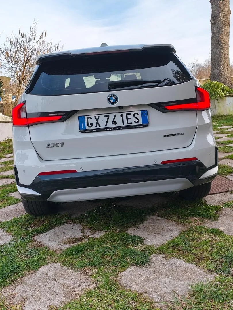BMW Ix1 2025 photo 4
