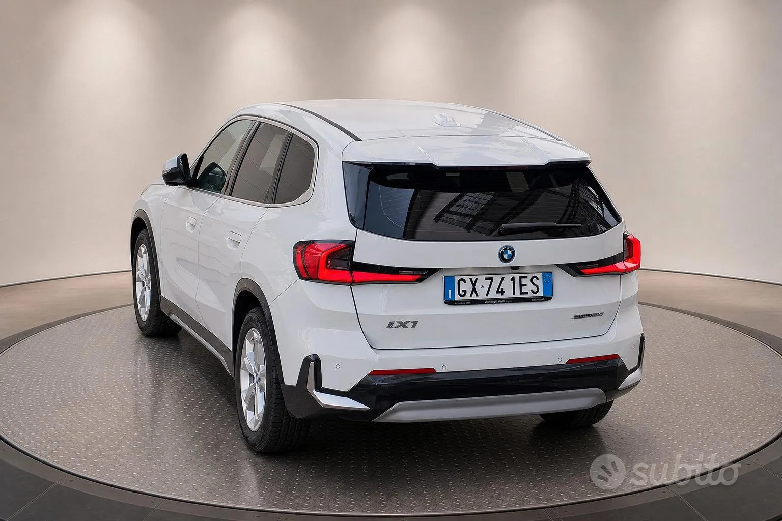 BMW Ix1 2025 photo 2