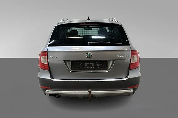 Skoda Superb 2013 photo 4
