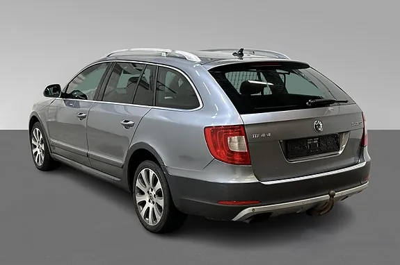 Skoda Superb 2013 photo 5