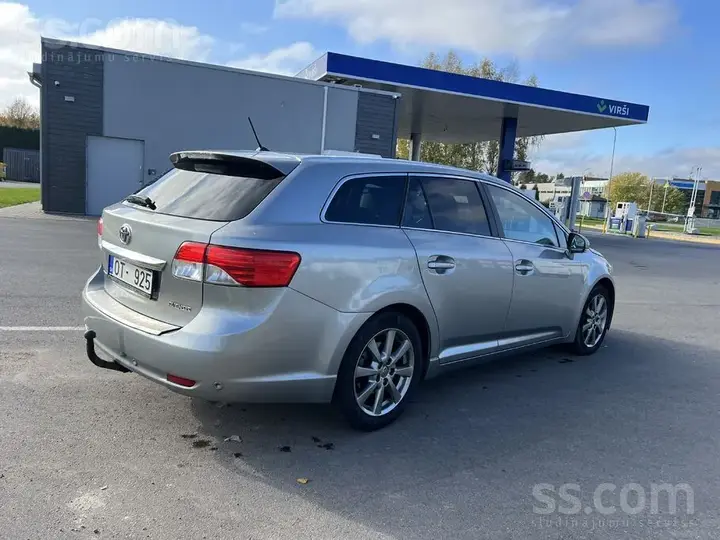 Toyota Avensis 2012 photo 3