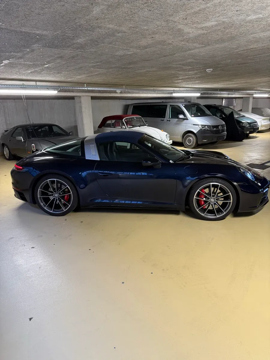 Porsche 911 2021 photo 2