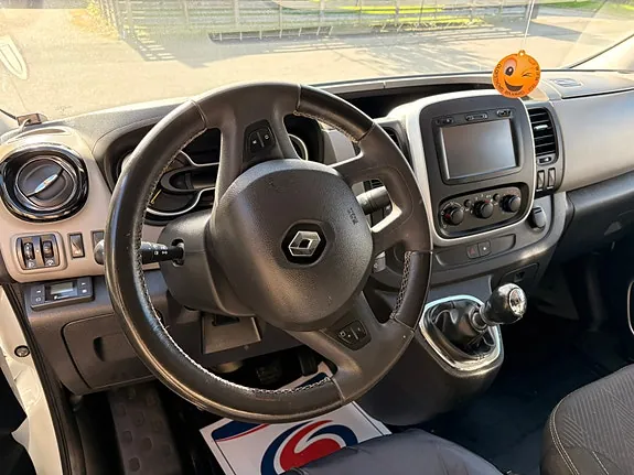 Renault Trafic 2015 photo 3