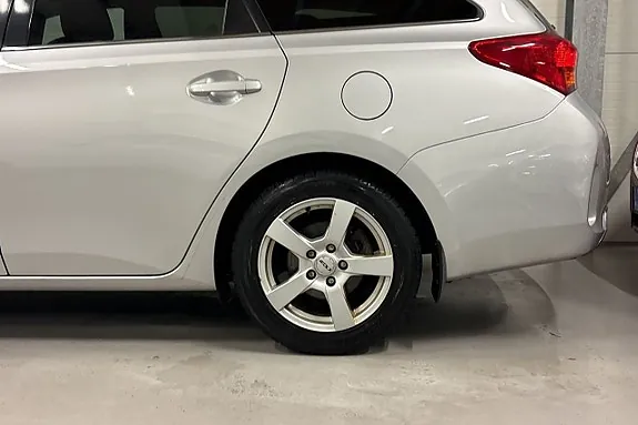 Toyota Auris 2015 photo 5