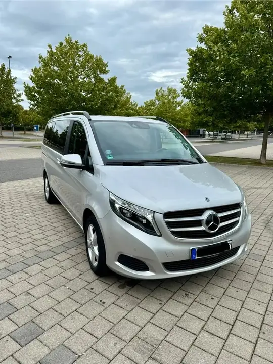 Mercedes-Benz V220D