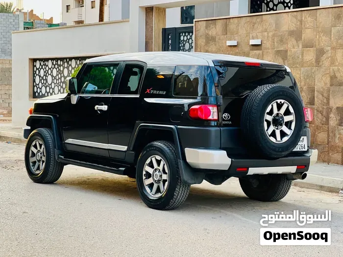 Toyota Fj 2011 photo 2