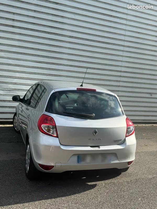 Renault Megane 2009 photo 2