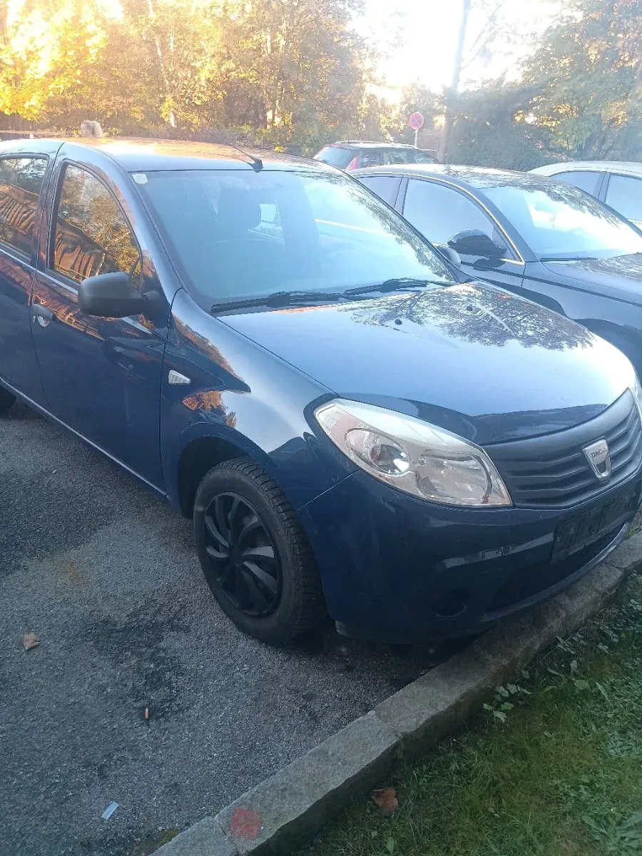 Dacia Sandero 2009 photo 2