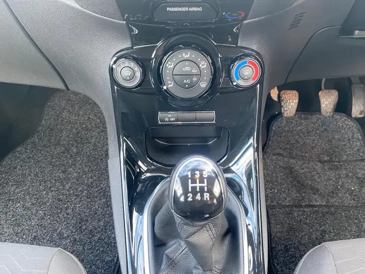 Ford Fiesta 2016 photo 5