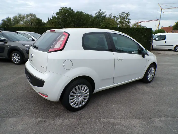 Fiat Punto Evo 2010 photo 3