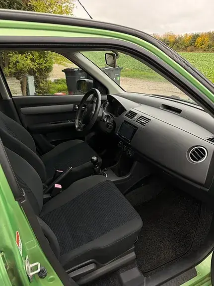 Suzuki Swift 2009 photo 2