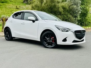 Mazda Demio 2017 photo 2