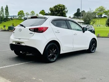 Mazda Demio 2017 photo 3
