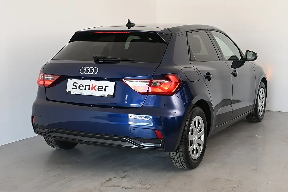 Audi A1 2025 photo 2
