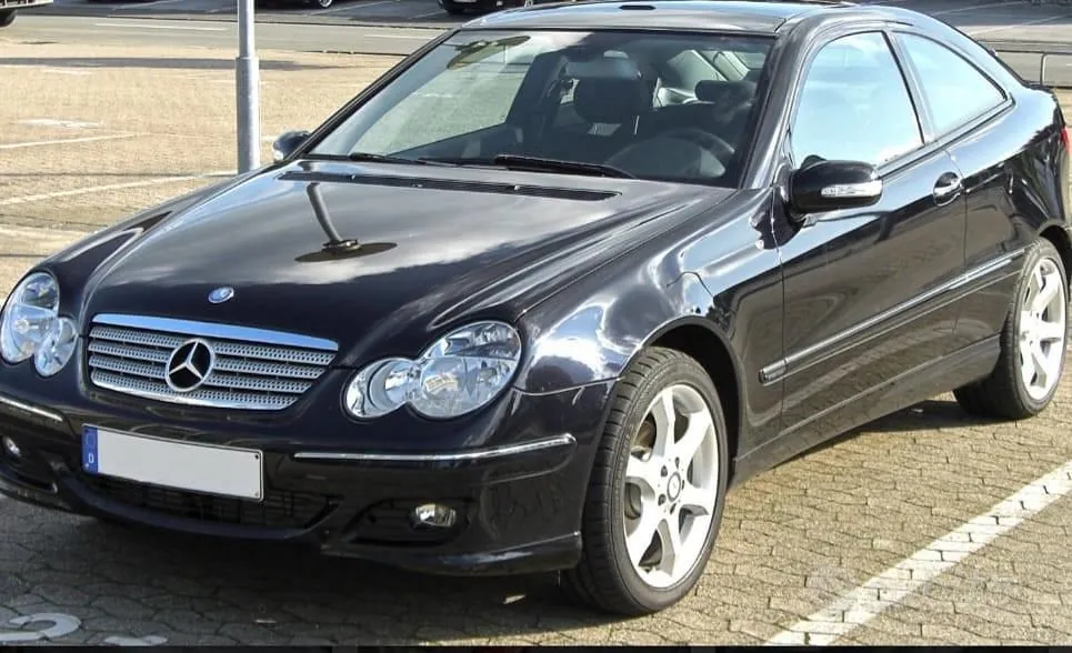 Mercedes-Benz C-Class 2005 photo 2