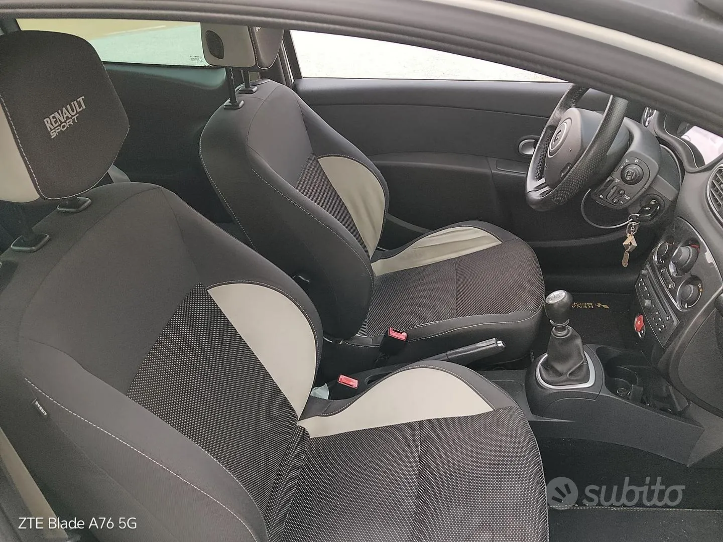 Renault Clio 2012 photo 2