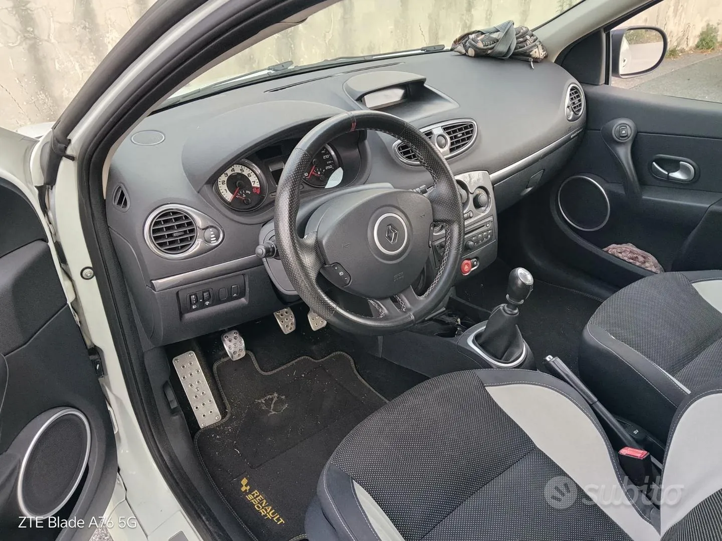 Renault Clio 2012 photo 4