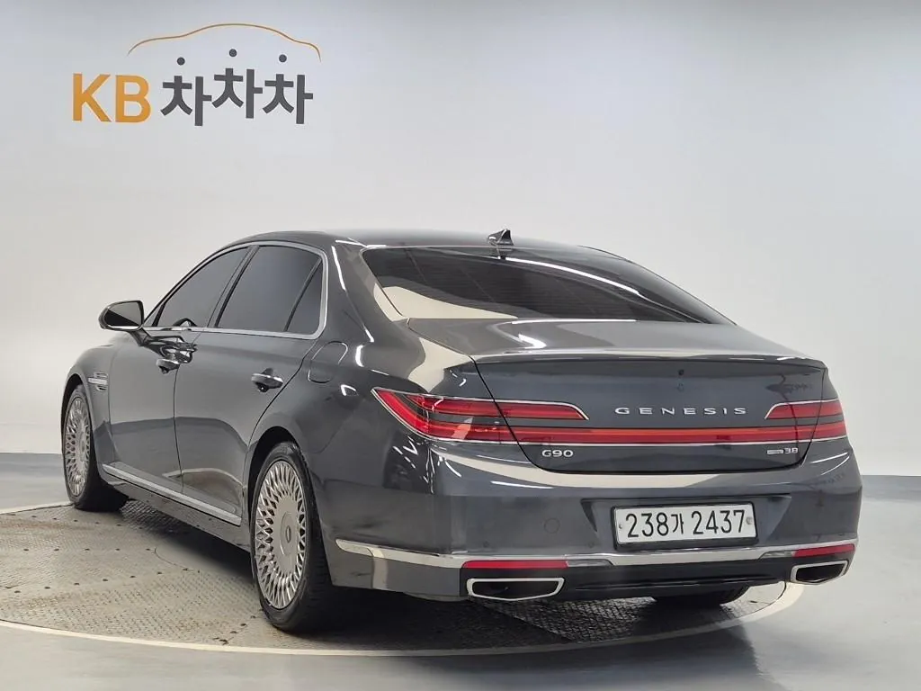 Genesis G90 2019 photo 2