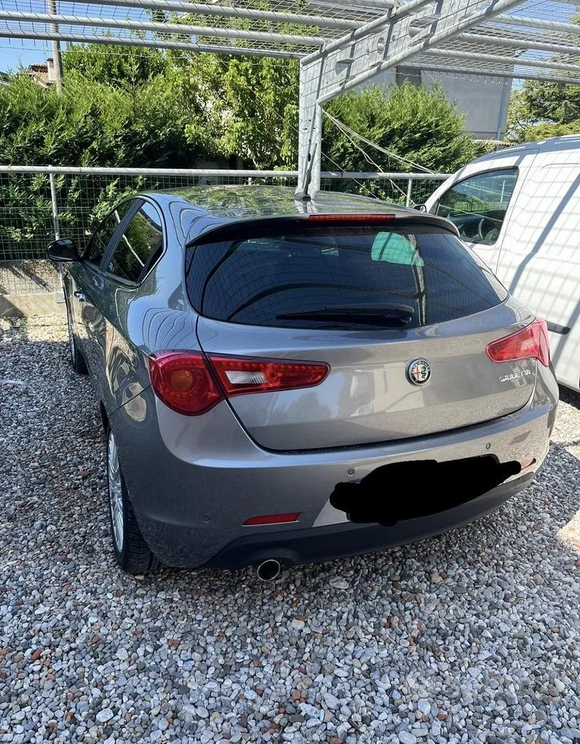 Alfa Romeo Giulietta 2015 photo 2