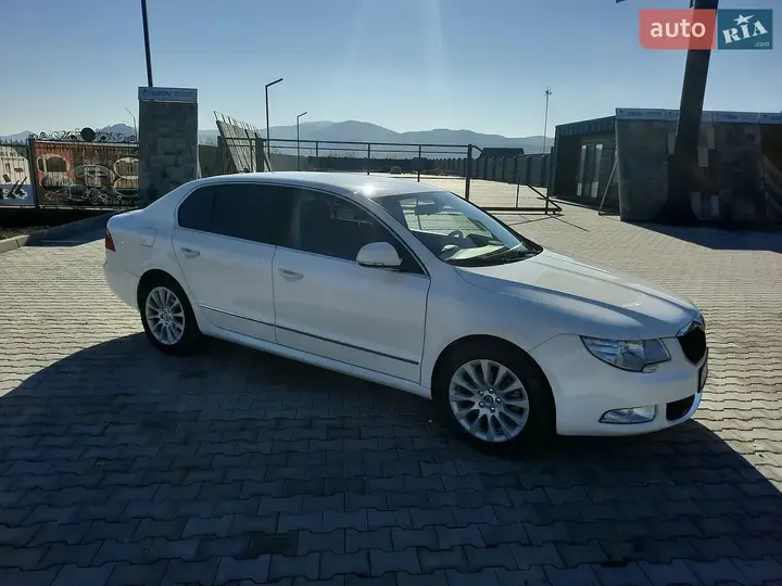 Skoda Superb 2011 photo 5