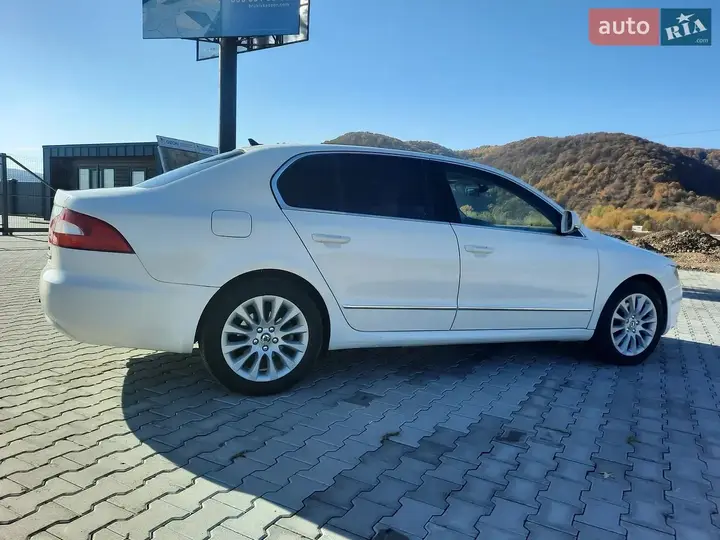 Skoda Superb 2011 photo 3