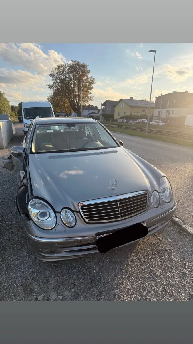 Mercedes-Benz E-Class 2005 photo 3