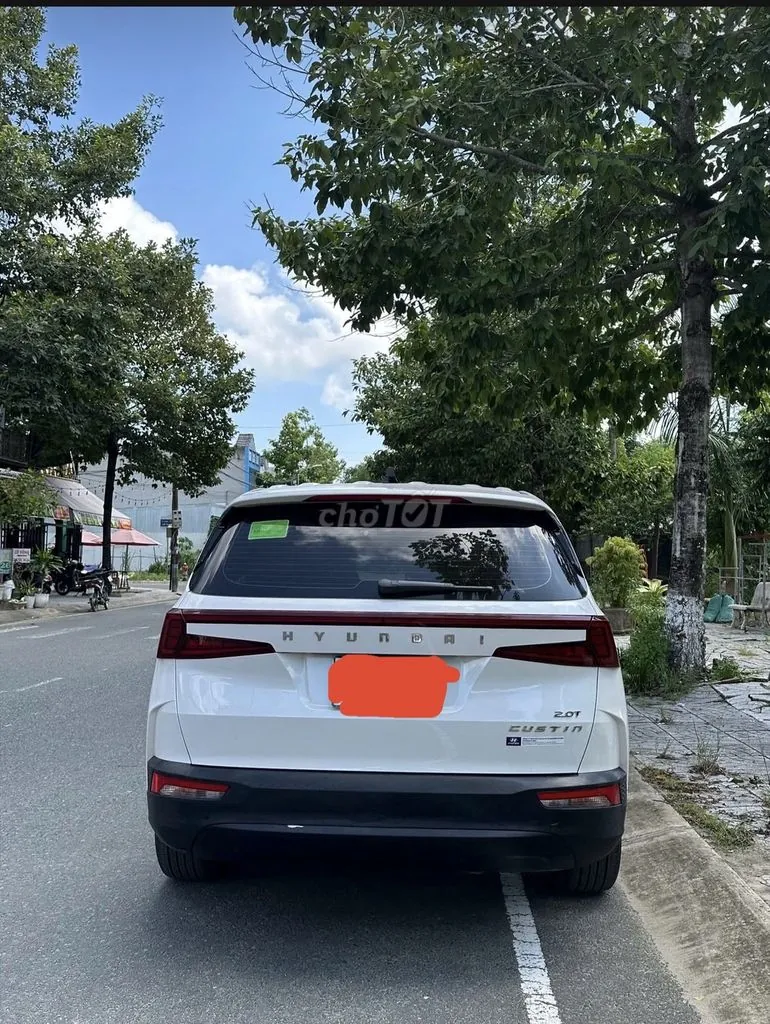 Hyundai Custin