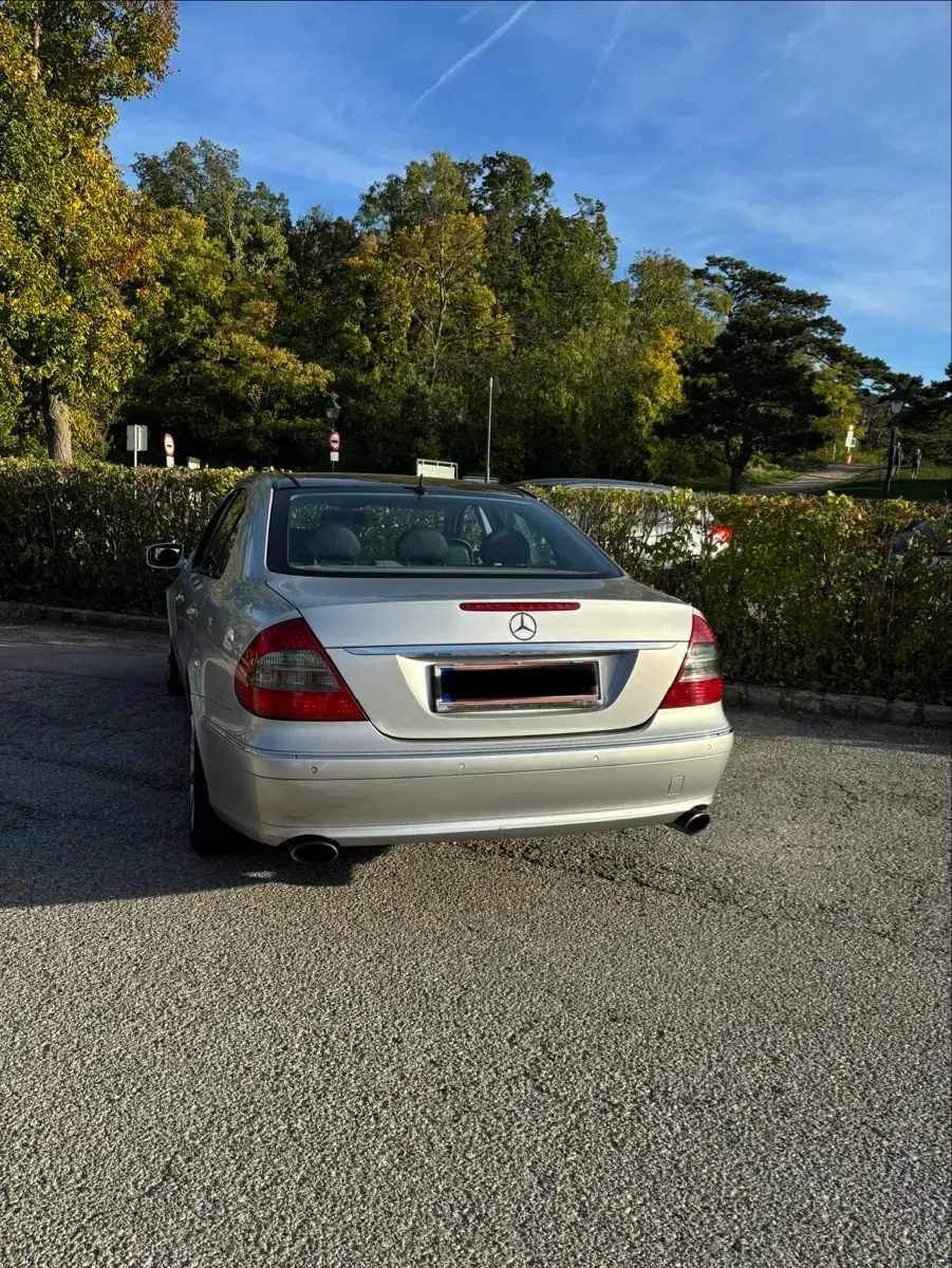 Mercedes-Benz E-Class 2008 photo 2