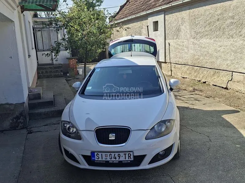 Seat Leon 2012 photo 2