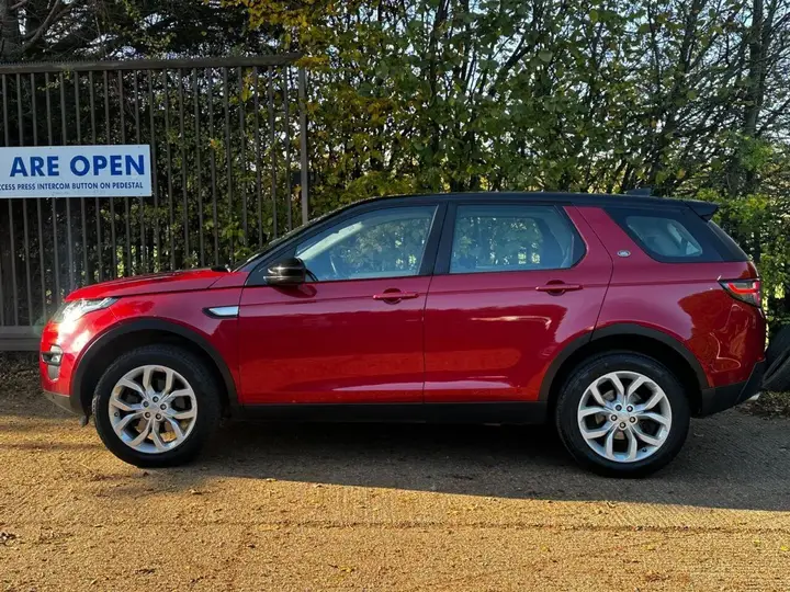 Land Rover Discovery Sport 2017 photo 4