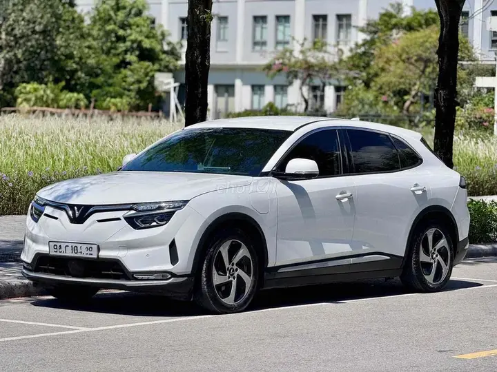 Vinfast Vf8