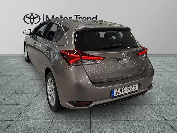 Toyota Auris 2015 photo 2