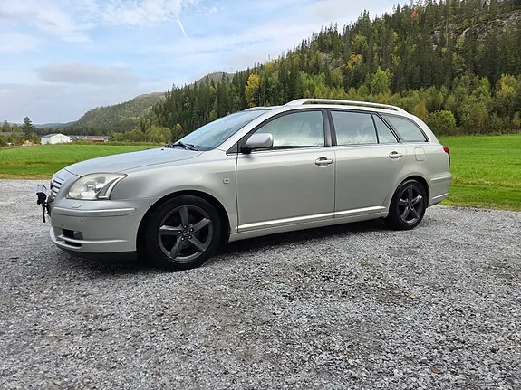 Toyota Avensis 2005 photo 2