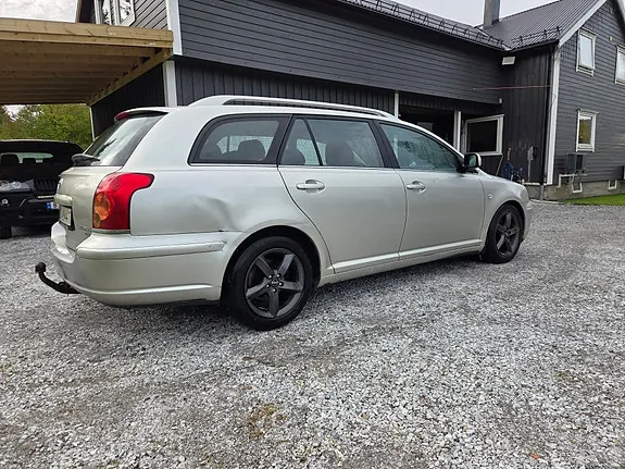 Toyota Avensis 2005 photo 4