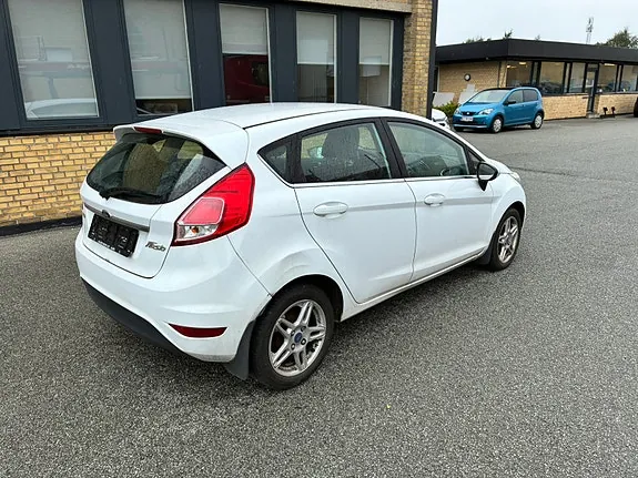Ford Fiesta 2014 photo 3