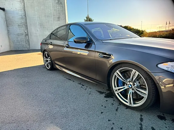 BMW M5 2011 photo 3