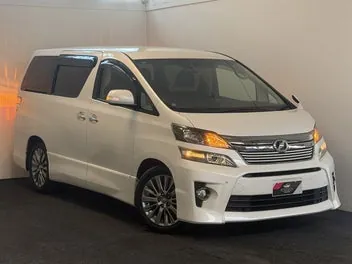 Toyota Vellfire 2013 photo 2