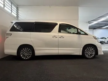 Toyota Vellfire 2013 photo 4
