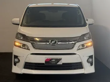 Toyota Vellfire 2013 photo 3