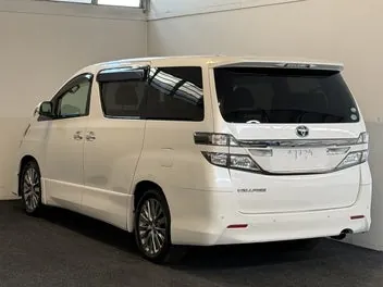 Toyota Vellfire 2013 photo 5