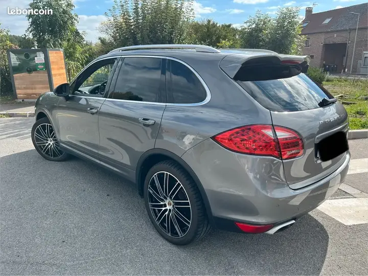 Porsche Cayenne 2012 photo 2