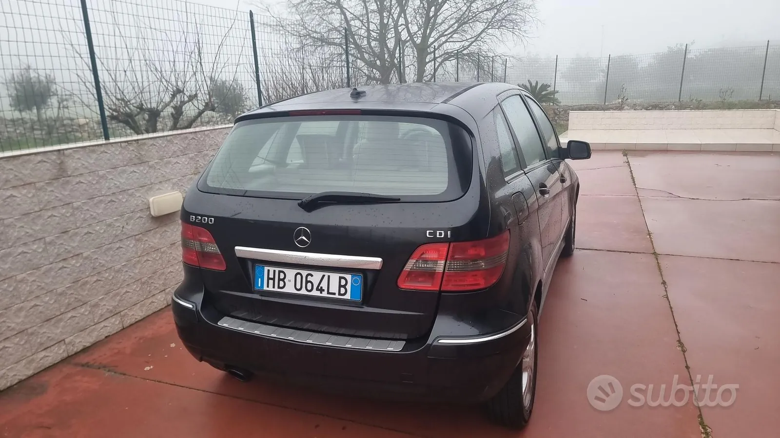 Mercedes-Benz B-Class 2011 photo 2