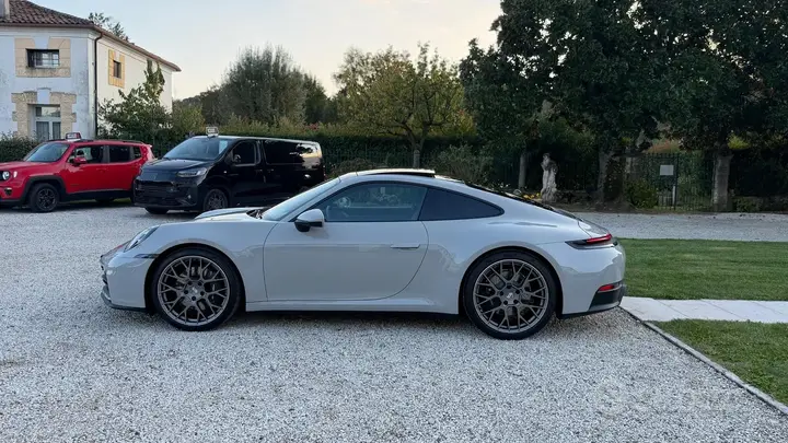 Porsche 911 2026 photo 2