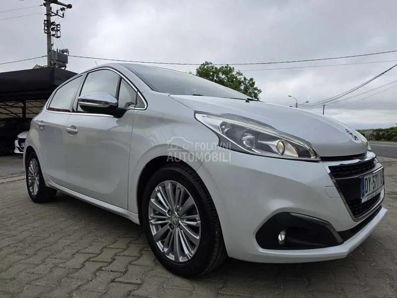 Peugeot 208 2016 photo 3