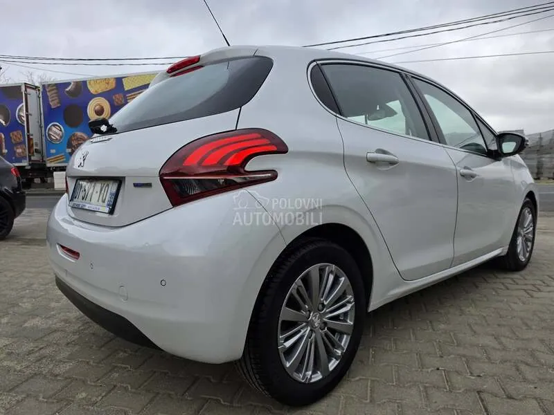 Peugeot 208 2016 photo 5