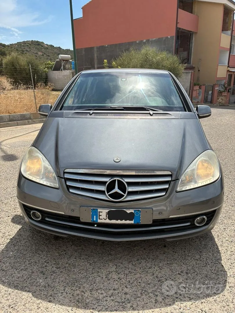 Mercedes-Benz A-Class 2012 photo 2