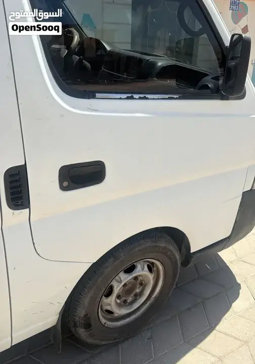 Nissan Urvan 2011 photo 2