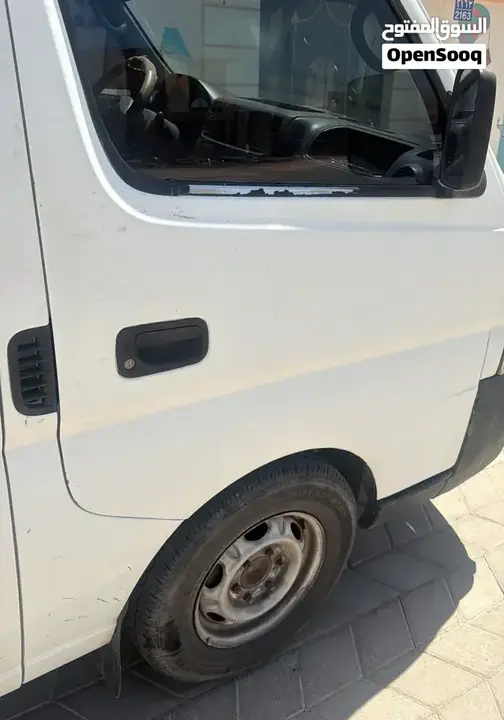 Nissan Urvan 2011 photo 3