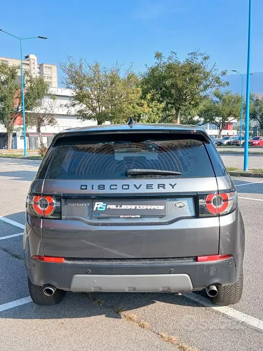 Land Rover Discovery Sport 2017 photo 2