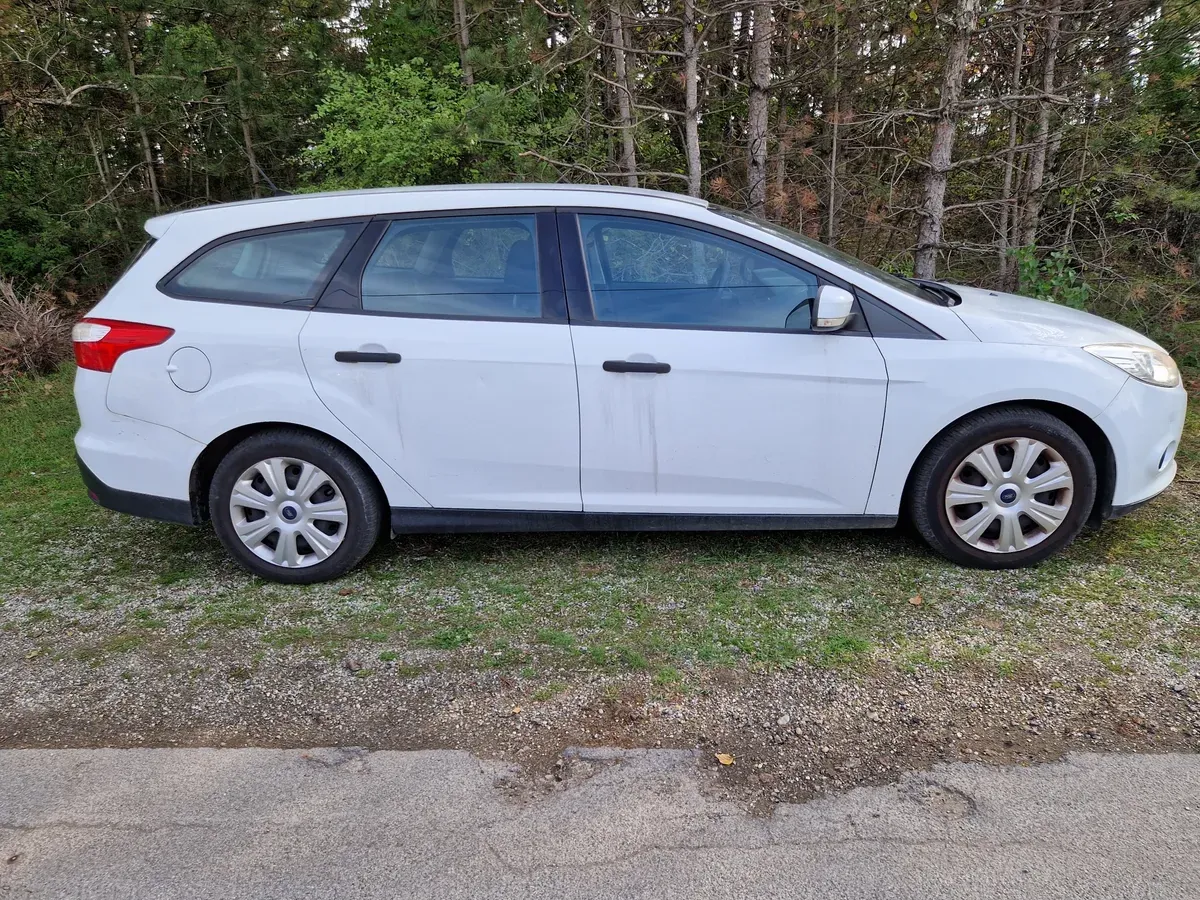 Ford Focus 2011 photo 2